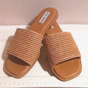 ⚜️Steve Madden Tan Woven Slide Sandals 9.5 🌾⚜️🌾*New*